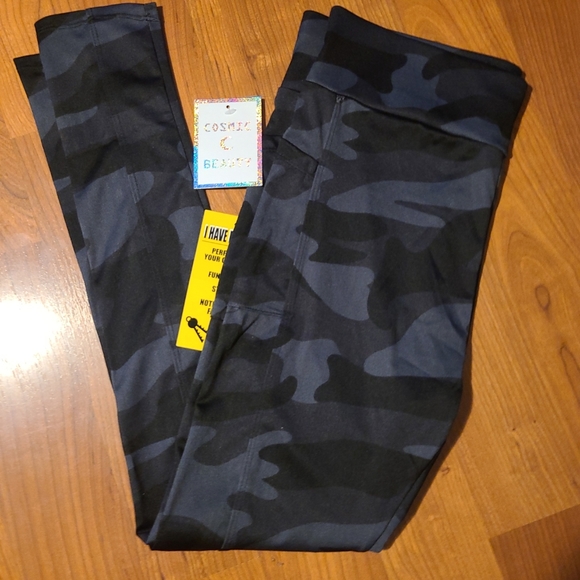 NWT Size 1x Camo Black And Gray Leggings By Cosmic Beauty - Picture 7 of 9
